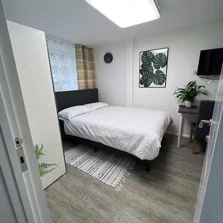 Apartmán Studio In Private House Near Central Milton Keynes Exteriér fotografie
