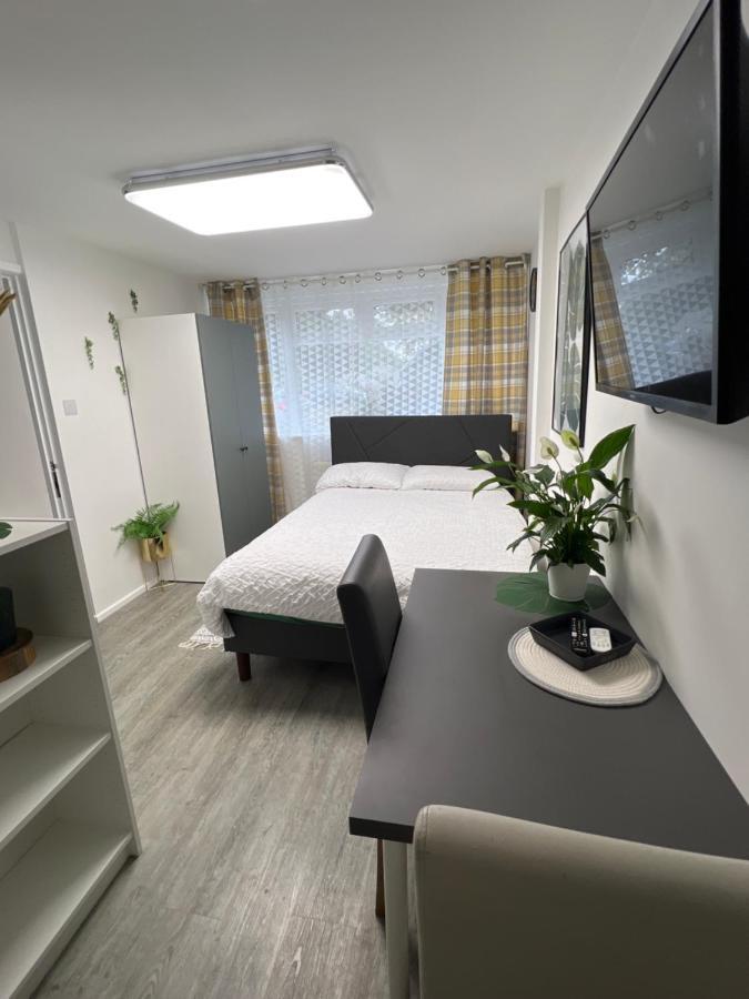 Apartmán Studio In Private House Near Central Milton Keynes Exteriér fotografie