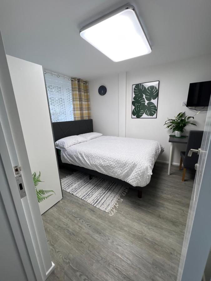 Apartmán Studio In Private House Near Central Milton Keynes Exteriér fotografie